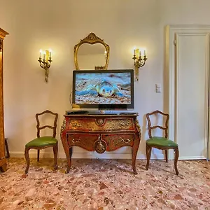 Venezianischer Palazzo Mit Kostenlosen Wlan Naehe Markusplatz , Venice Italy